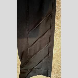 Mondetta Black leggings with peekaboo leg strips wmns sz L